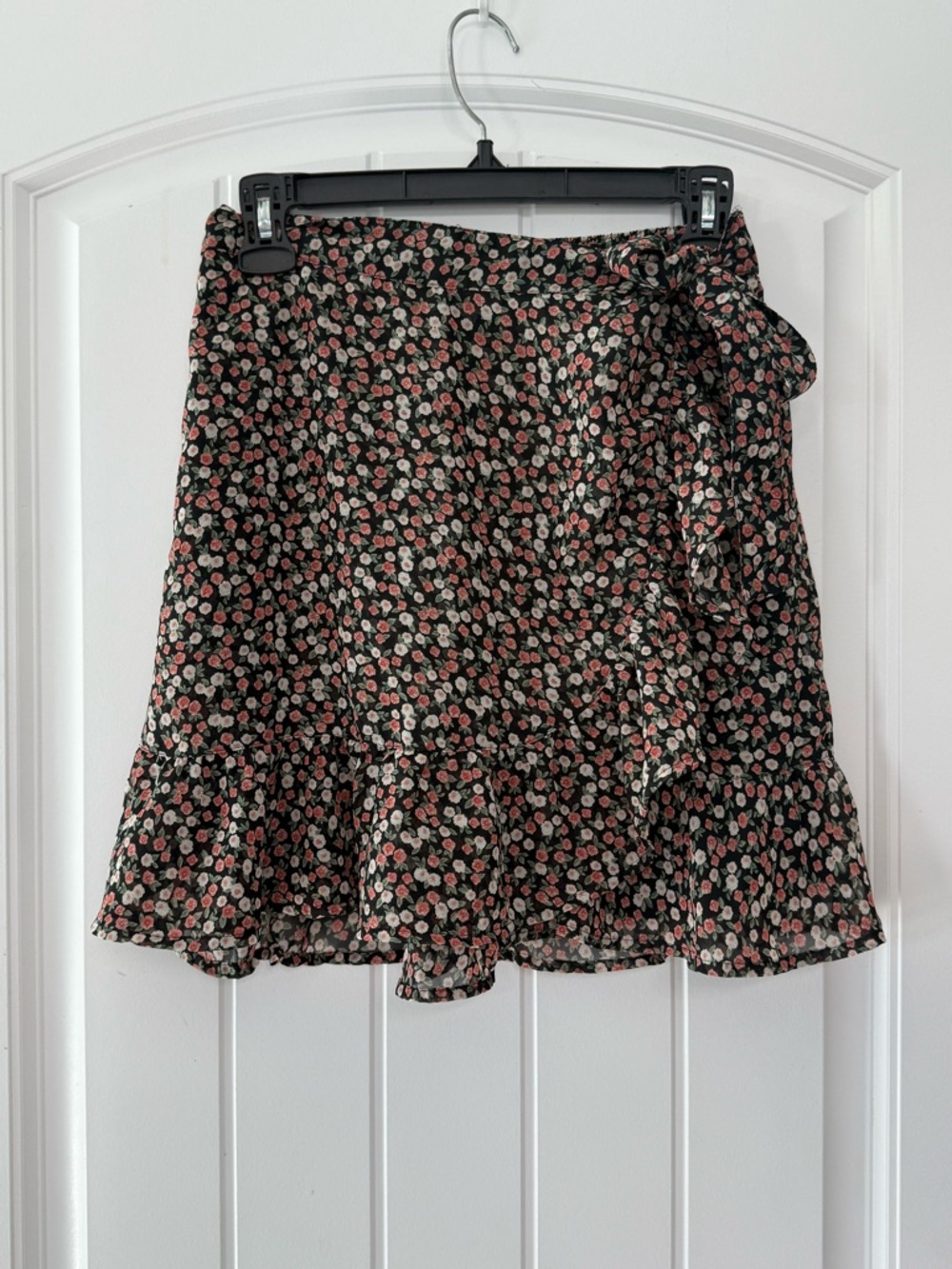 Hollister Floral Wrap Mini Skirt Black Pink small coquette dark fairy